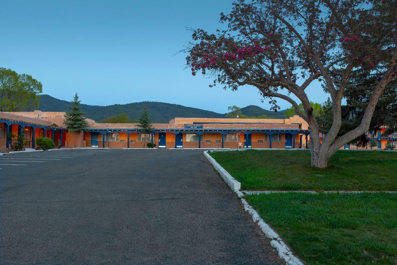 Kachina Lodge Resort And Meeting Center 陶斯 外观 照片