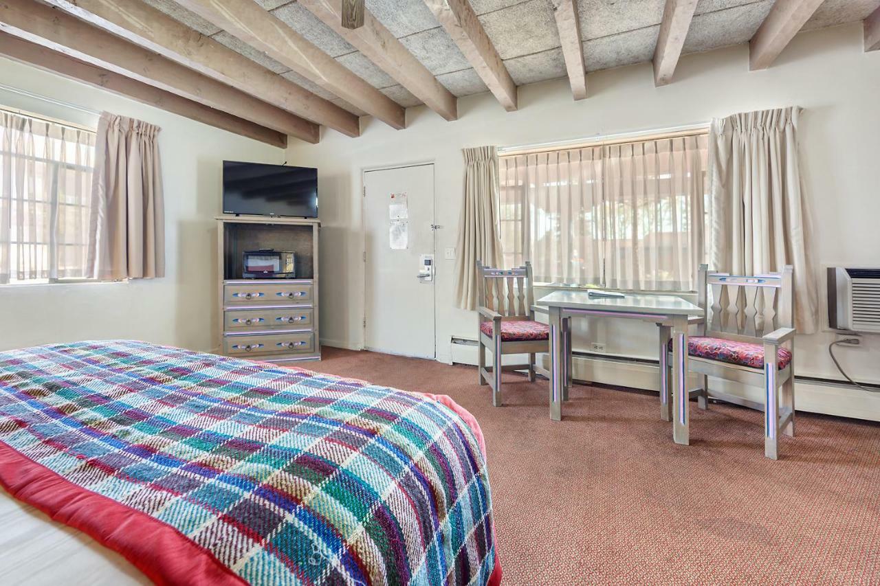 Kachina Lodge Resort And Meeting Center 陶斯 外观 照片