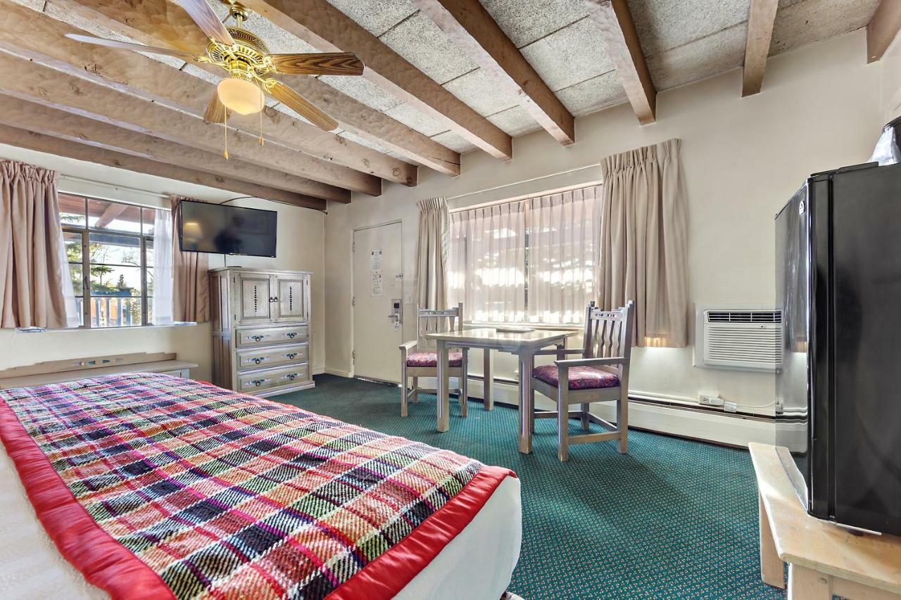 Kachina Lodge Resort And Meeting Center 陶斯 外观 照片